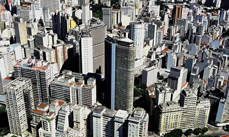prédios em São Paulo simbolizando o aumento de IGPM em outubro de 2025