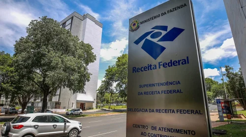 Prédio da Receita Federal do Brasil simbolizando transparência e rastreabilidade no mercado financeiro